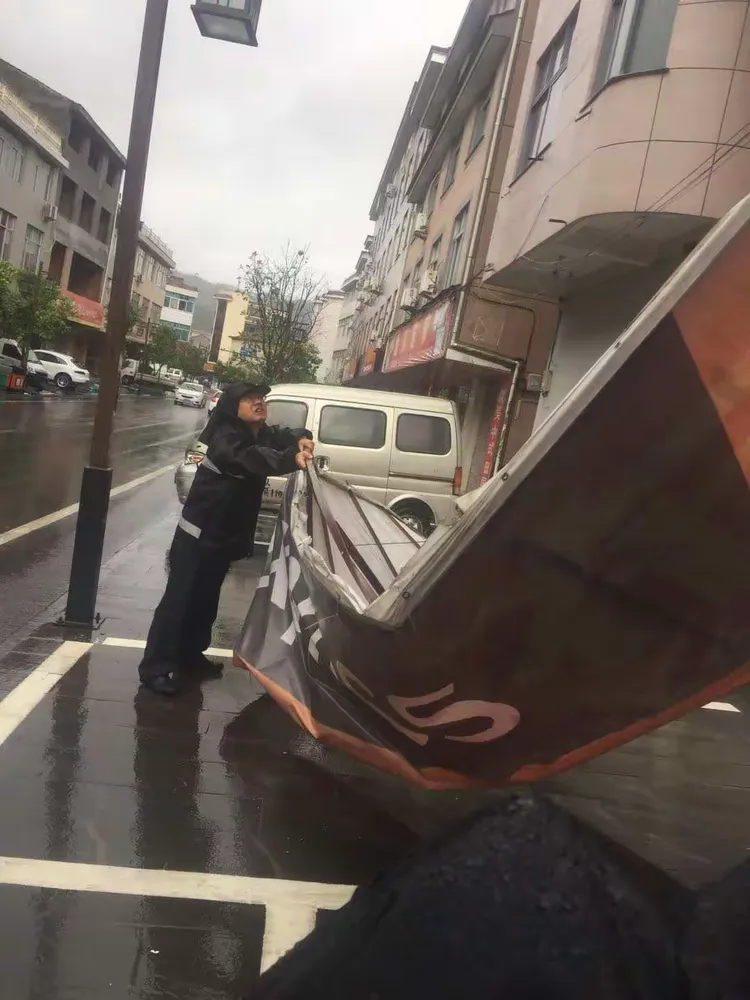 bet365官方_关于后防协作默契，化解多次险情的信息